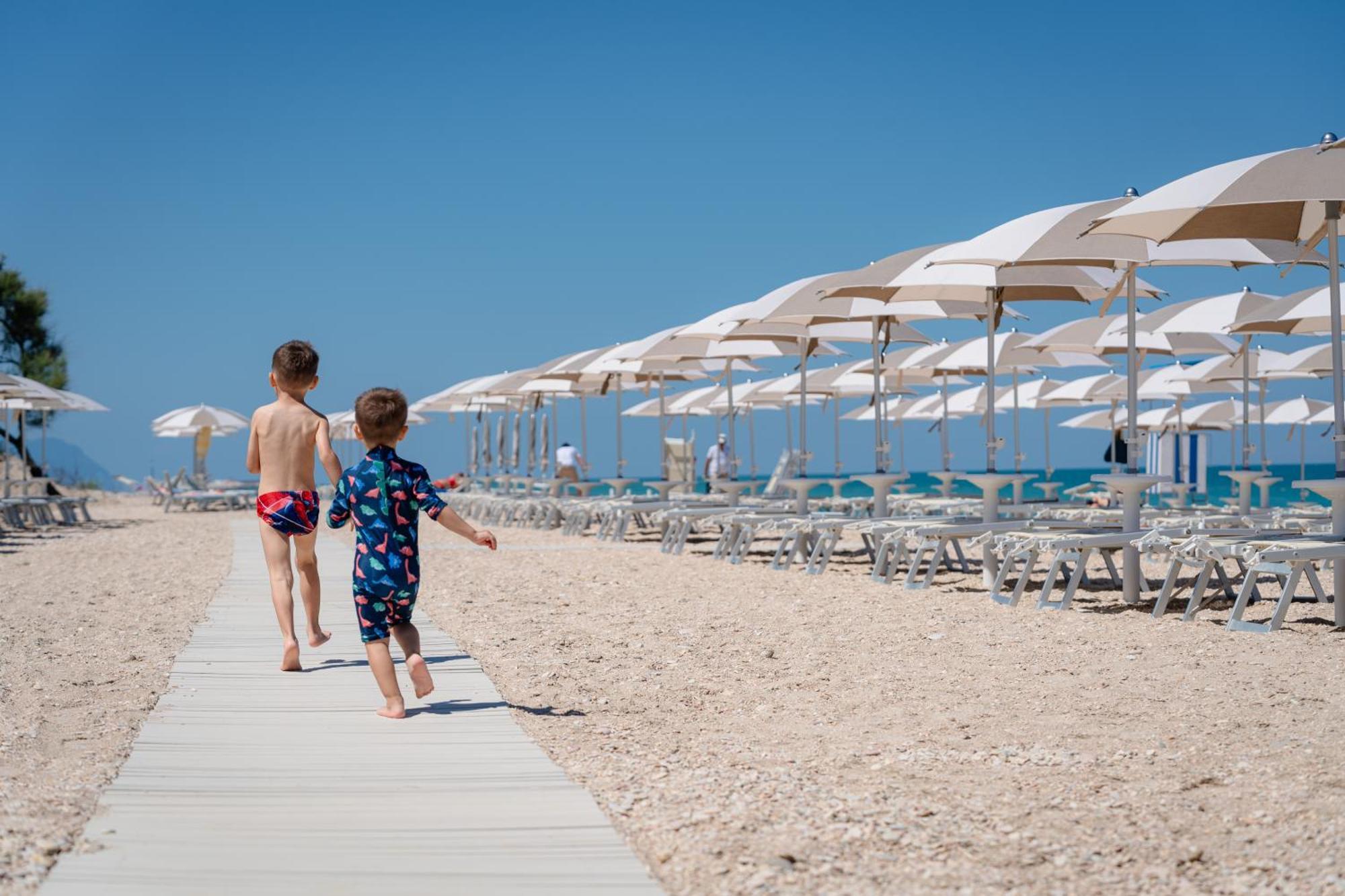 Club Del Sole La Risacca Family Collection Hotel Porto Sant'Elpidio Exterior photo